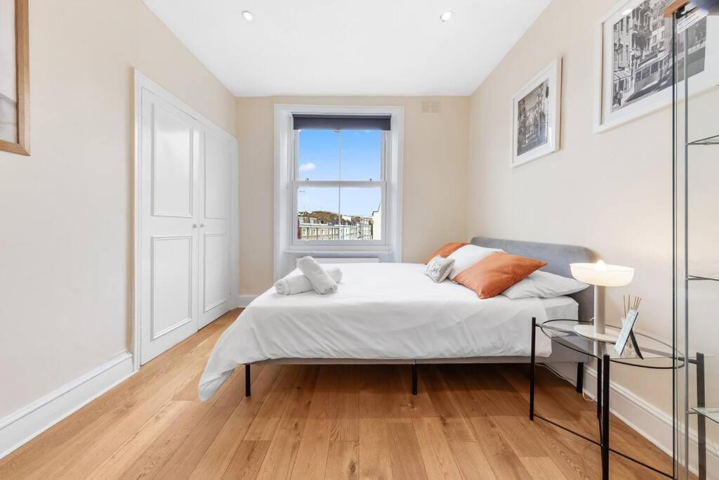 Spacious Sleep 11 With Terrace In Earls Court Ec99 Londres Exterior foto
