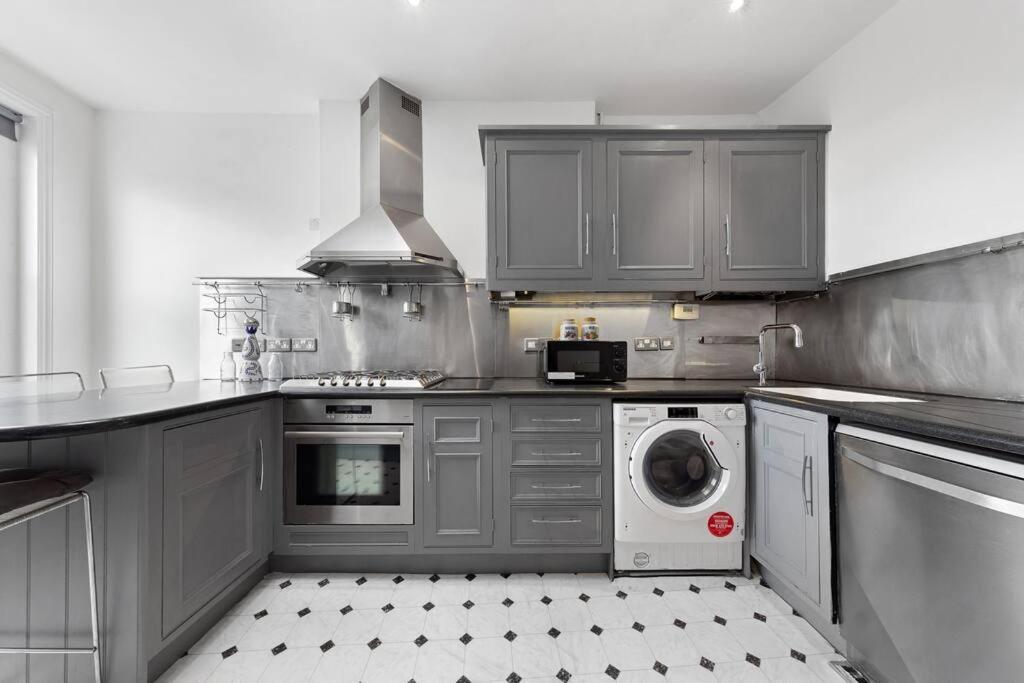 Spacious Sleep 11 With Terrace In Earls Court Ec99 Londres Exterior foto