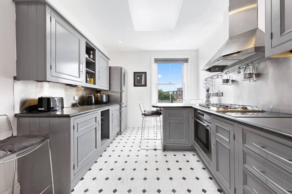 Spacious Sleep 11 With Terrace In Earls Court Ec99 Londres Exterior foto