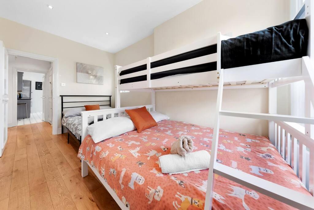 Spacious Sleep 11 With Terrace In Earls Court Ec99 Londres Exterior foto