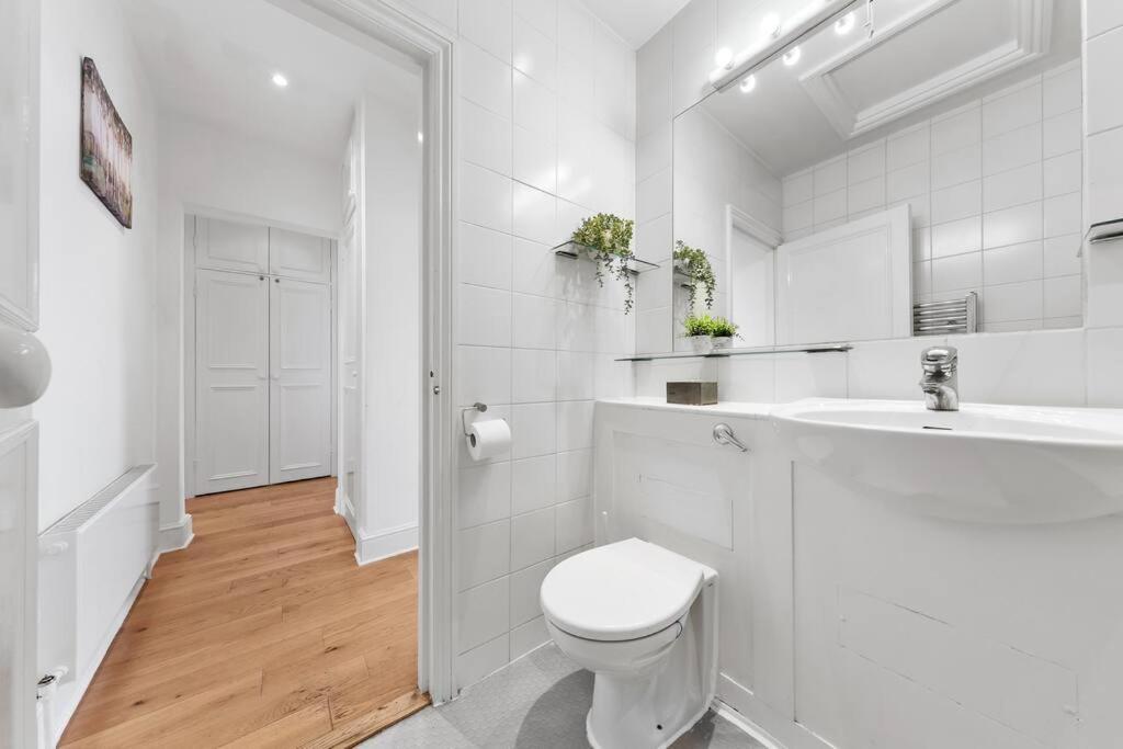 Spacious Sleep 11 With Terrace In Earls Court Ec99 Londres Exterior foto