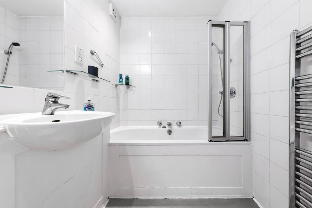 Spacious Sleep 11 With Terrace In Earls Court Ec99 Londres Exterior foto