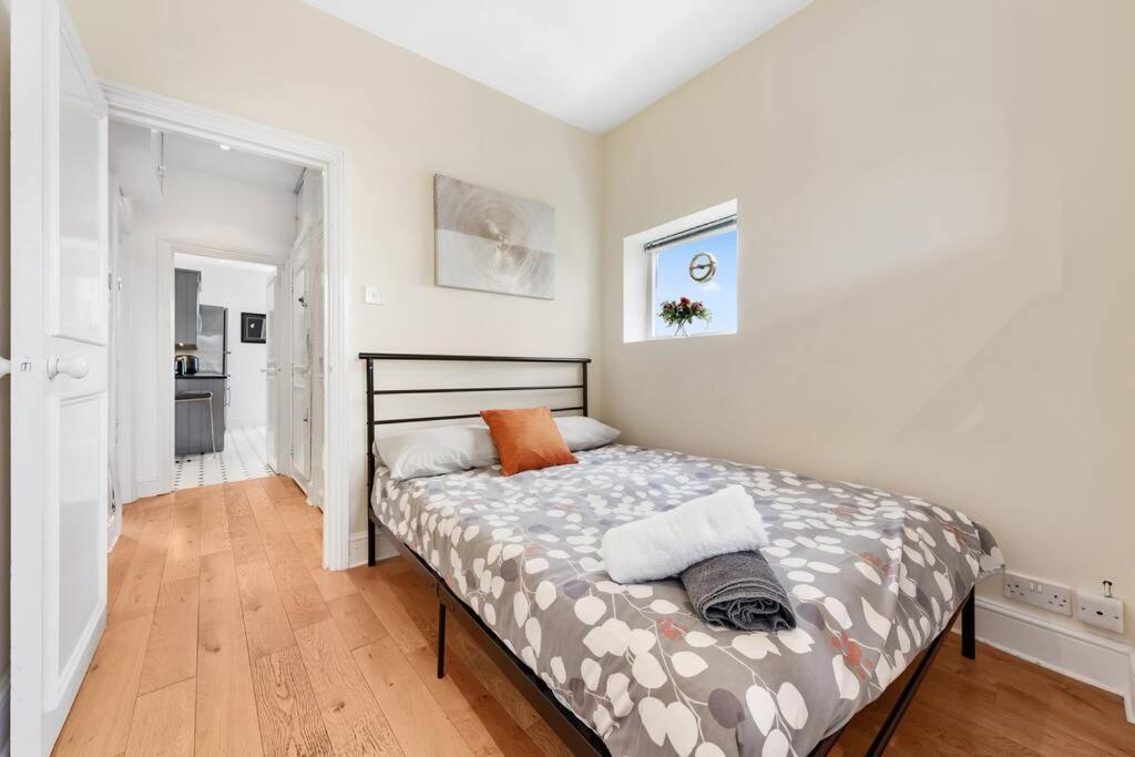 Spacious Sleep 11 With Terrace In Earls Court Ec99 Londres Exterior foto